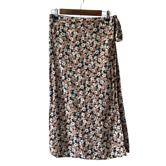 Dresses & Skirts - NWOT Urban Romantics Black Pink Floral Wrap Skirt Size Small